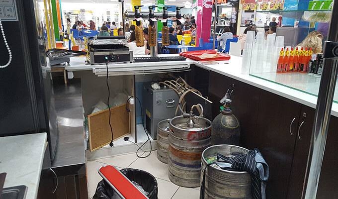 Островок по продаже шаурмы и разливного пива в ТЦ