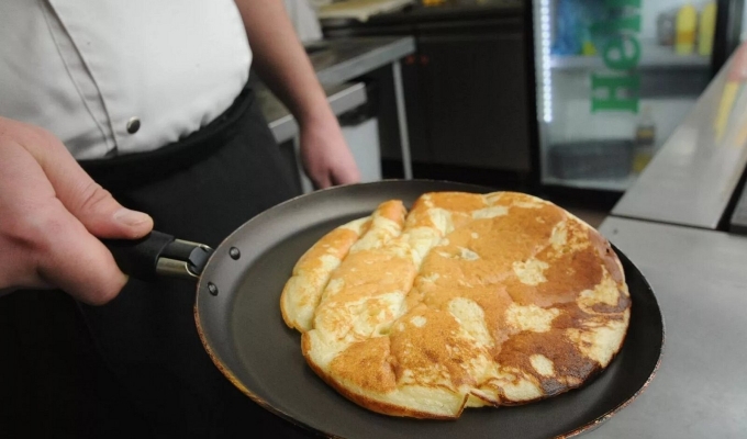 Уютное кафе с пончиками и блинами