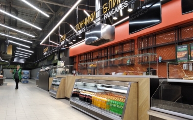 Популярный супермаркет с кулинарией в центре Москвы