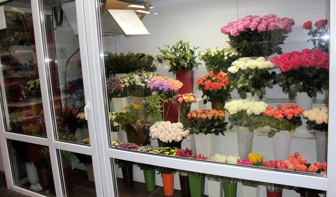 Салон цветов и сувениров с удачным расположением