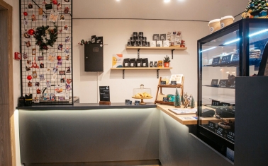 Кофейня формата кофе с собой в ЖК бизнес-класса