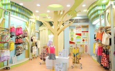 Магазин стильной детской одежды в крупном ТЦ