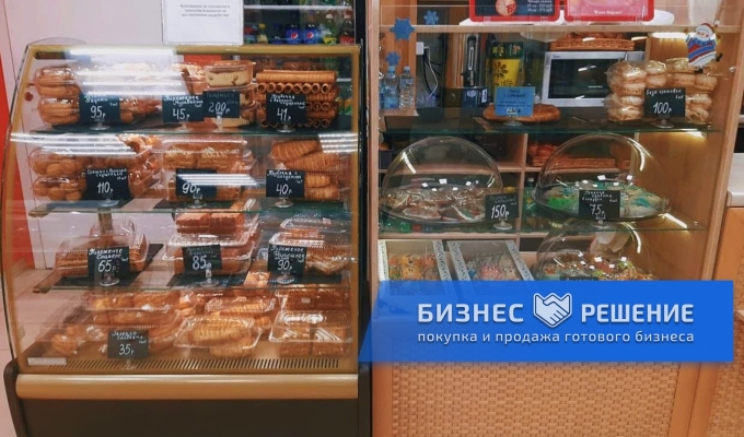 Известная пекарня на входе в метро