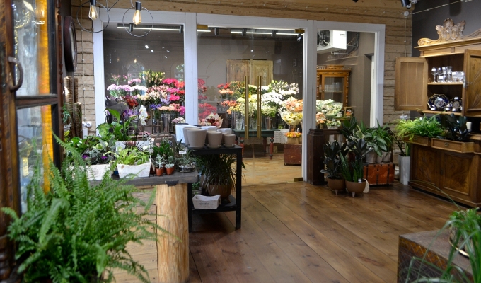 Цветочный магазин с доставкой в хорошем районе