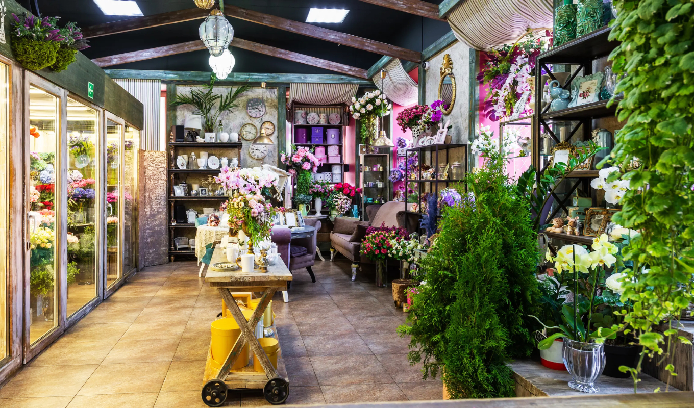 Ночной цветочный магазин. Цветочный салон. Красивый магазин цветов. Красивый цветочный магазин. Декор цветочного магазина.