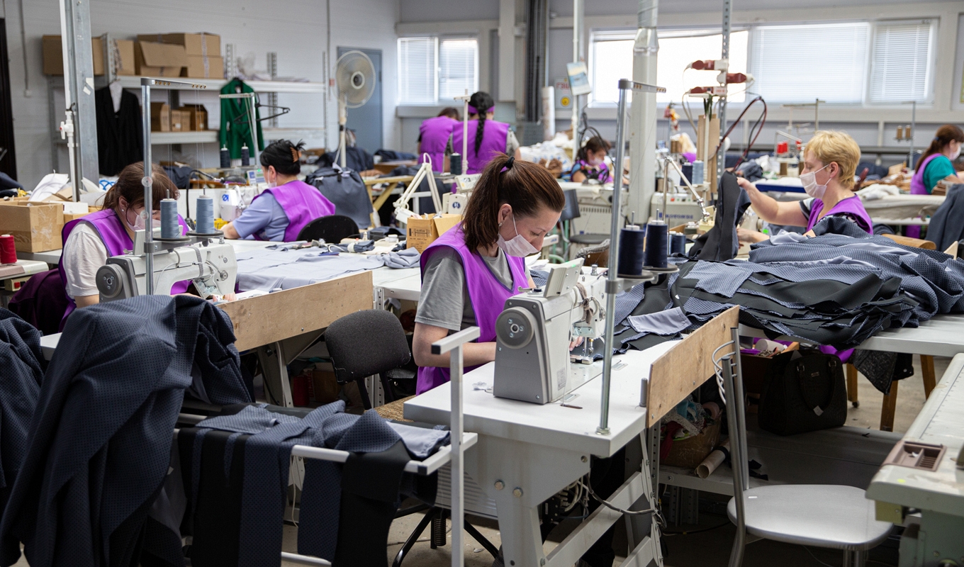 Швейная фабрика. Швейная промышленность. Швейный цех. Современная швейная фабрика. Швейные фабрики женской одежды