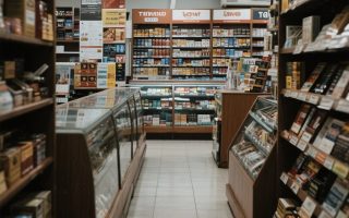 Табачный магазин на первой линии у метро