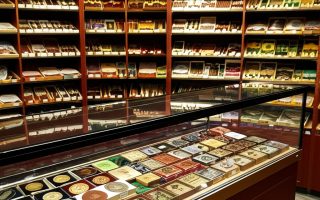 Табачный магазин с разливным пивом в центре жилого комплекса