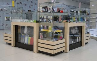 Точка по продаже аксессуаров и электроники в крупном ТЦ