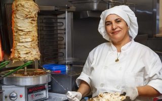 Популярная шаурмичная с высоким трафиком и доставкой