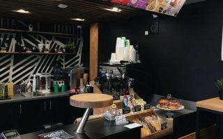 Кофейня в танцевальном центре с постоянным потоком клиентов