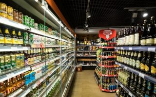 Продуктовый магазин у метро