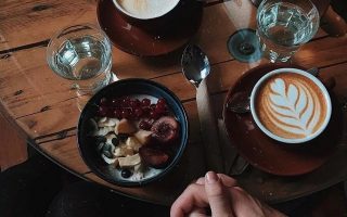 Популярная кофейня именитого бренда в шаге от метро