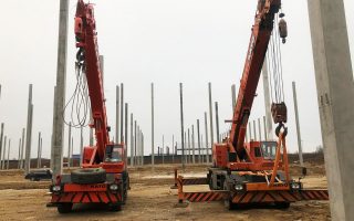 Компания по аренде спецтехники с автопарком