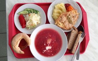 Прибыльная советская столовая рядом со станцией