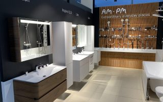 Полностью укомплектованный магазин сантехники и мебели