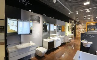 Полностью укомплектованный магазин сантехники и мебели